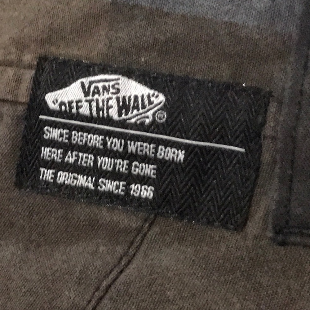 Vans 34 shorts off the wall 🤩 EUC 🛍🤩